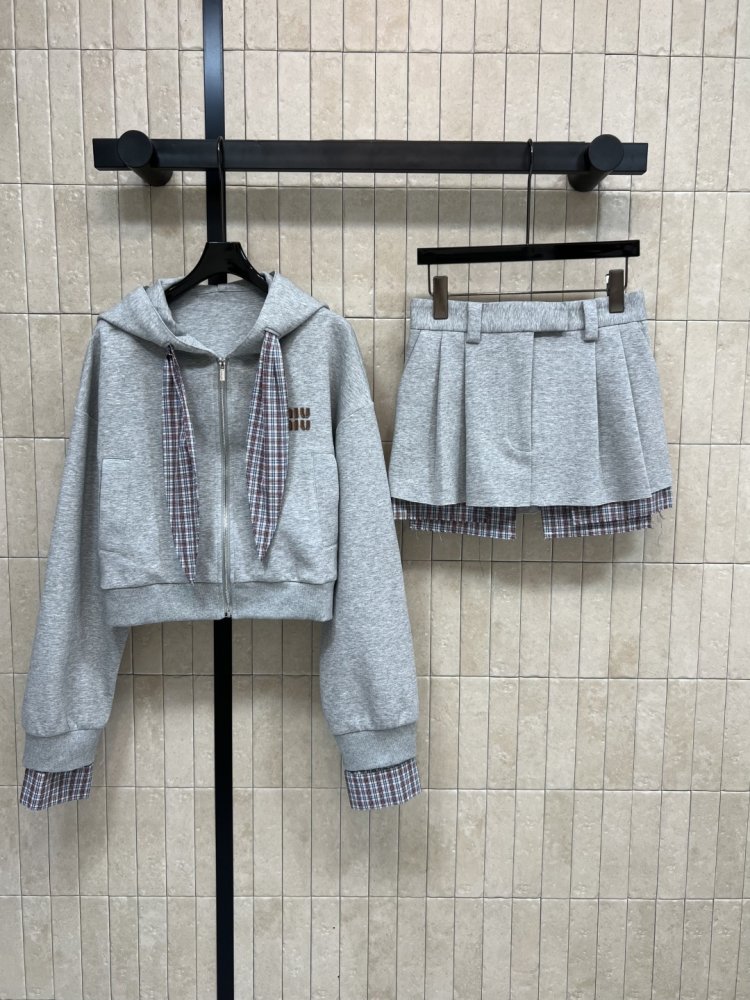 Костюм спортивный женский