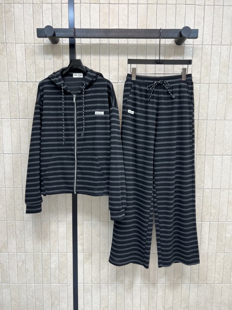 Костюм спортивный женский