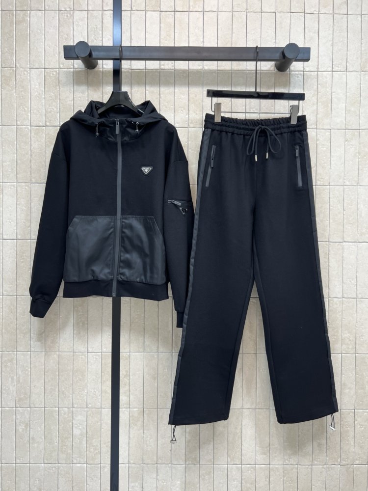 Костюм спортивный женский