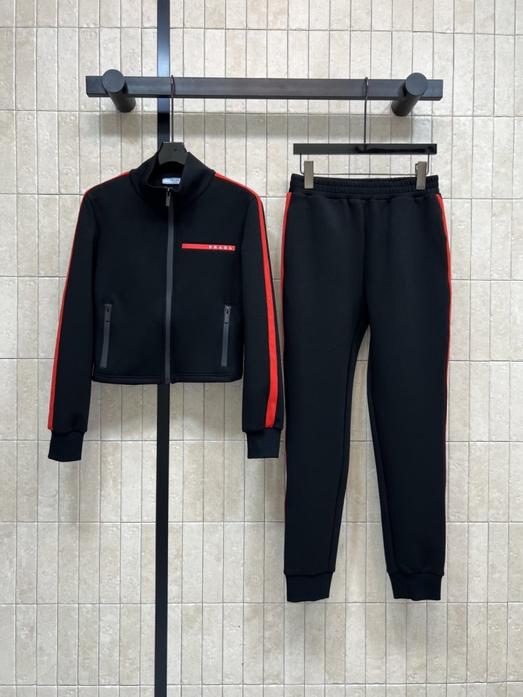 Костюм спортивный женский