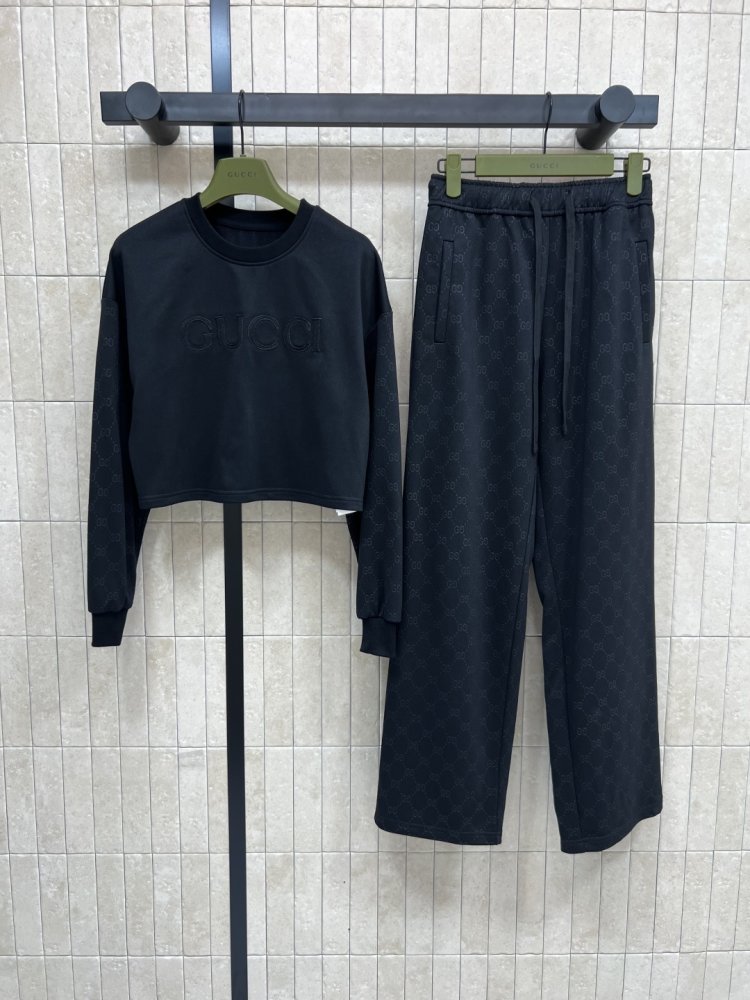 Костюм спортивный женский