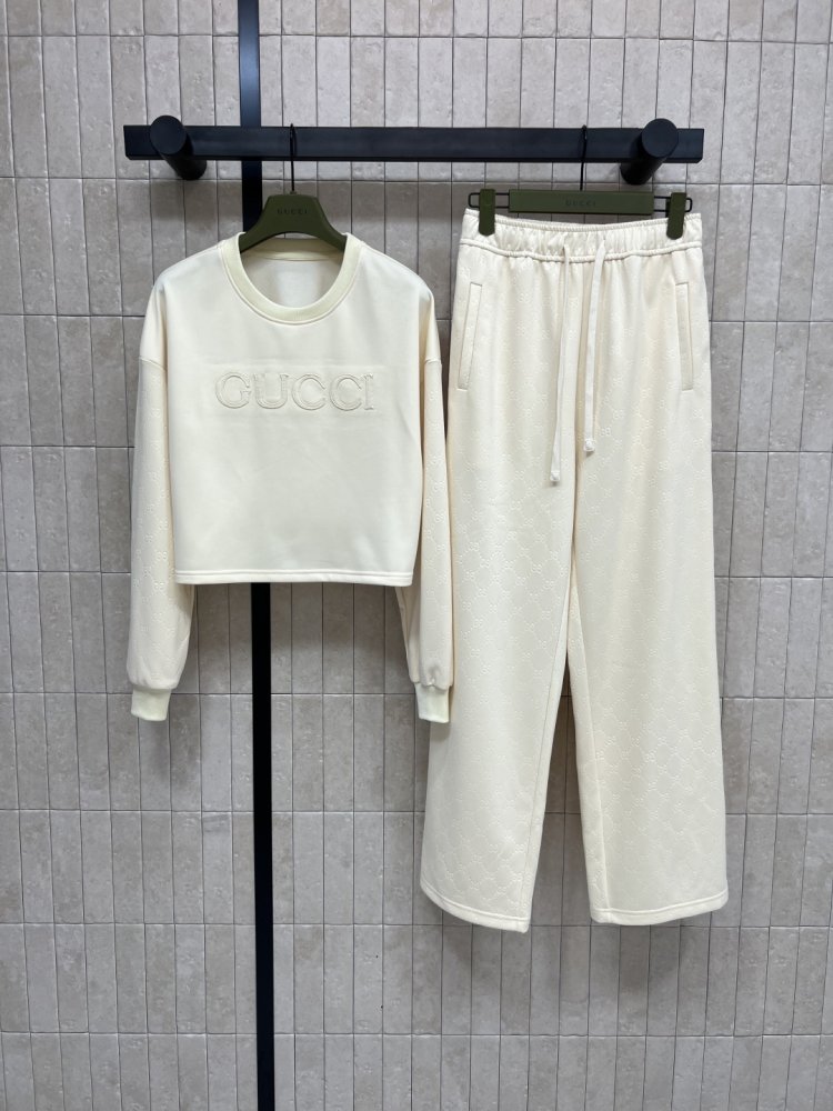 Костюм спортивный женский