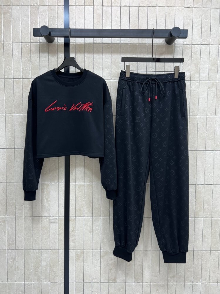 Костюм спортивный женский