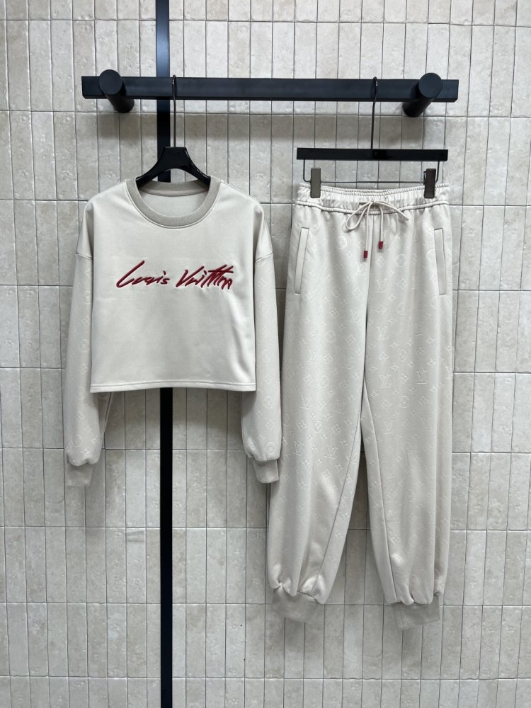 Костюм спортивный женский