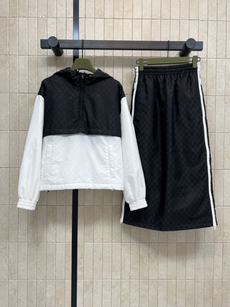 Костюм спортивный женский