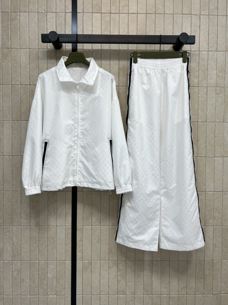 Костюм спортивный женский