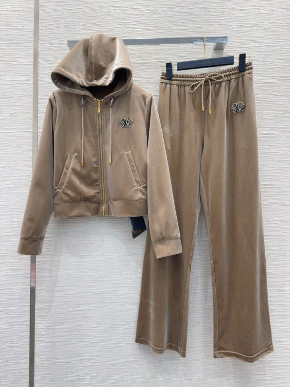 Костюм спортивный женский