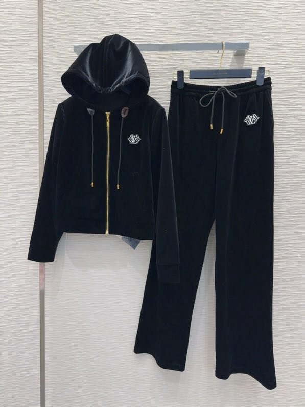 Костюм спортивный женский