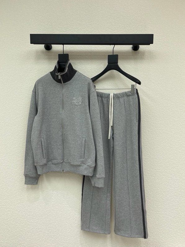 Костюм спортивный женский