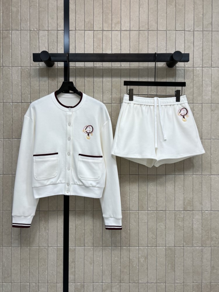 Костюм спортивный женский