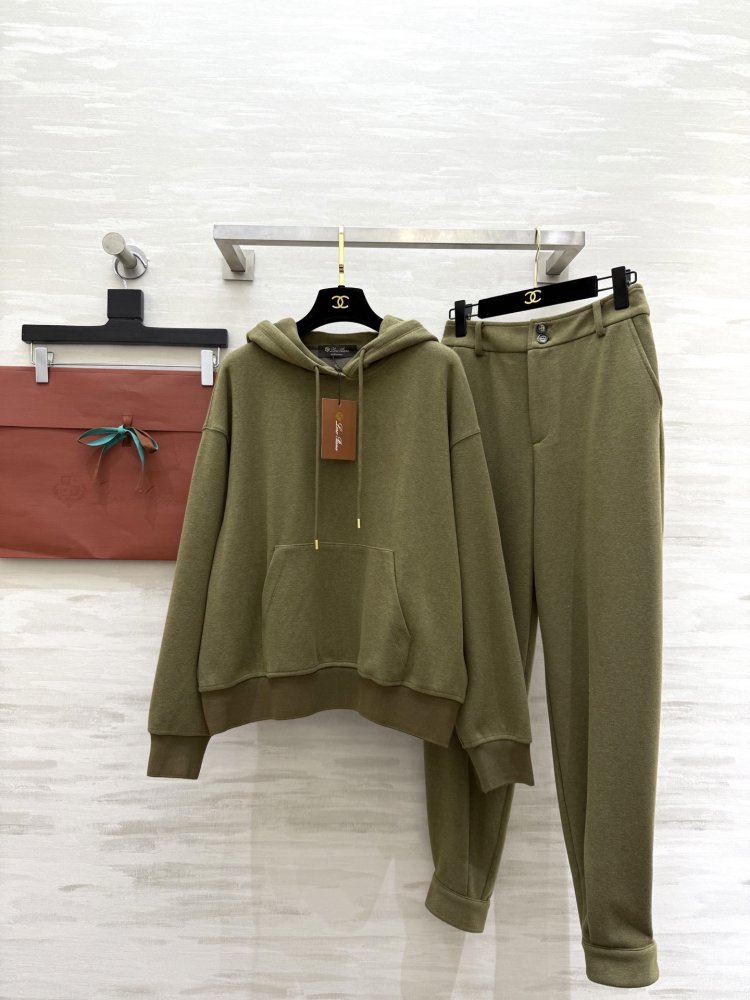 Костюм спортивный женский