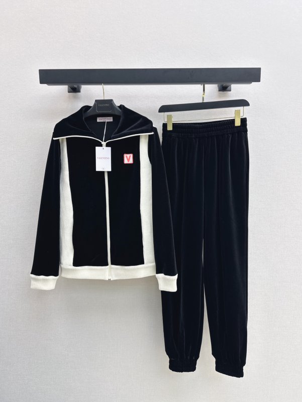 Костюм спортивный женский