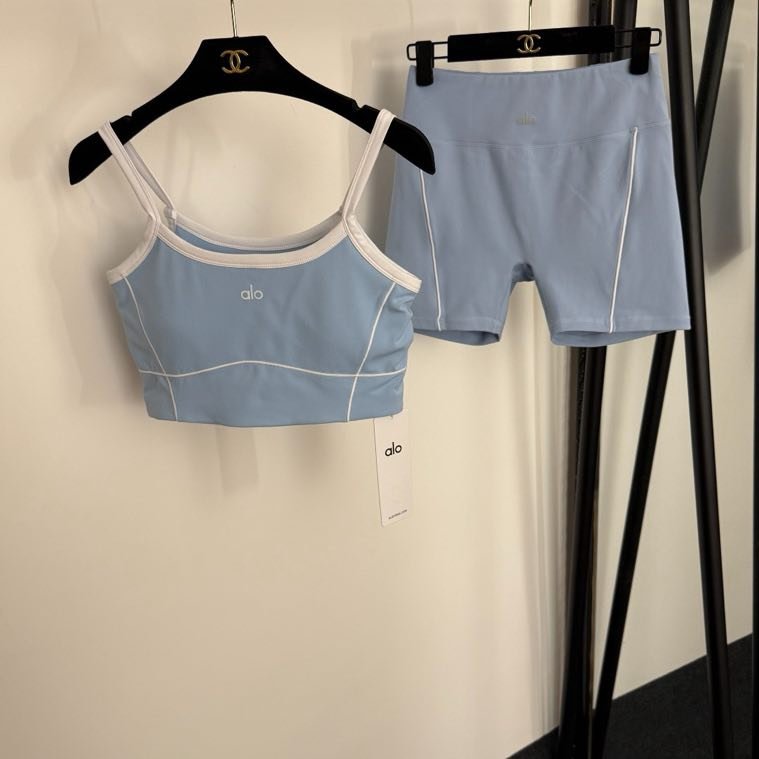 Костюм спортивный женский фото 2