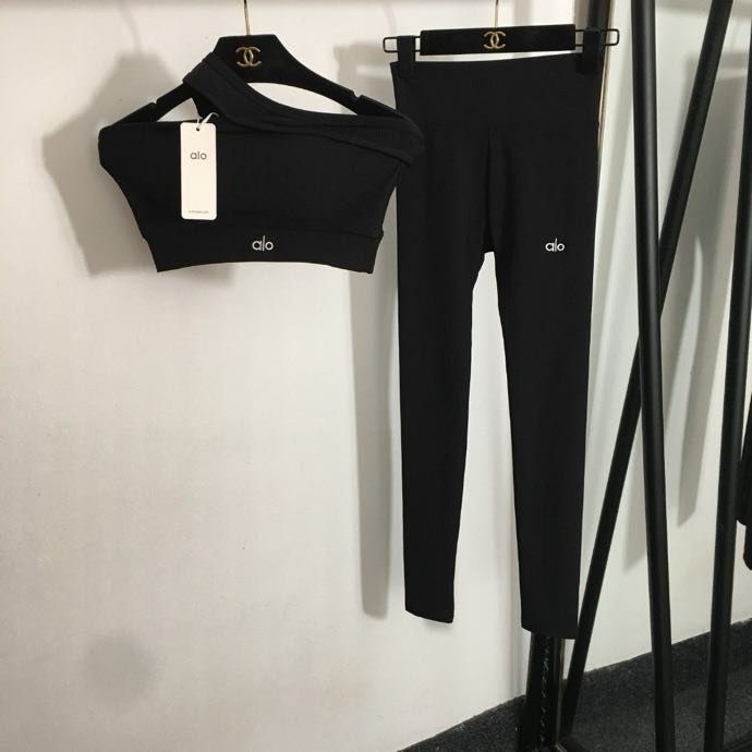 Костюм спортивный женский фото 2