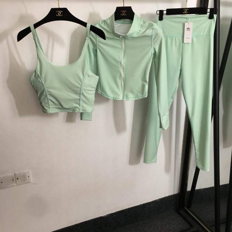 Costume sports female фото 2