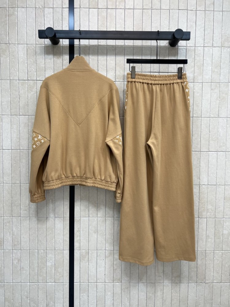 Костюм спортивный женский фото 7