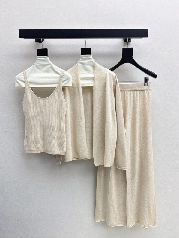 Костюм трійка жіночий