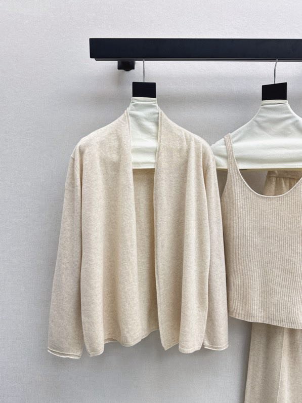 Костюм трійка жіночий фото 3