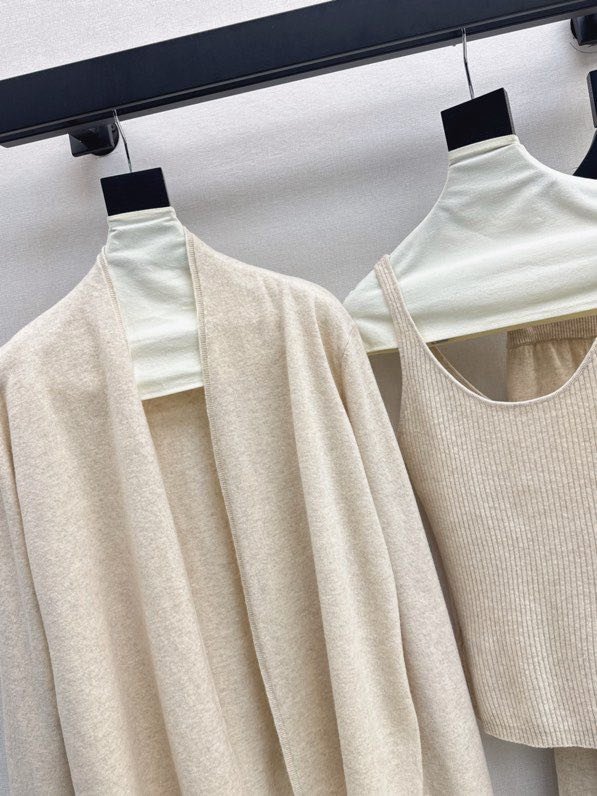 Костюм трійка жіночий фото 5