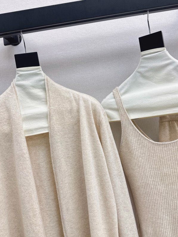 Костюм трійка жіночий фото 8