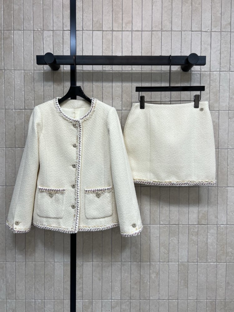 Костюм твидовый женский