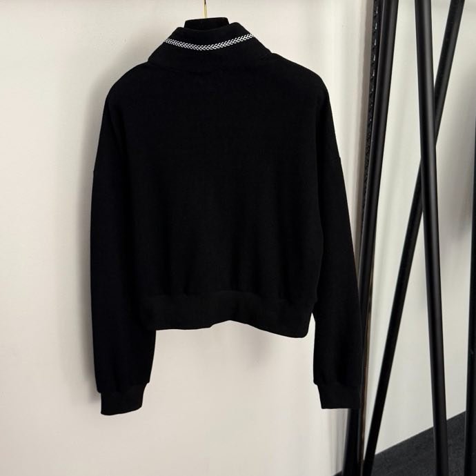 Костюм вязаный женский фото 3