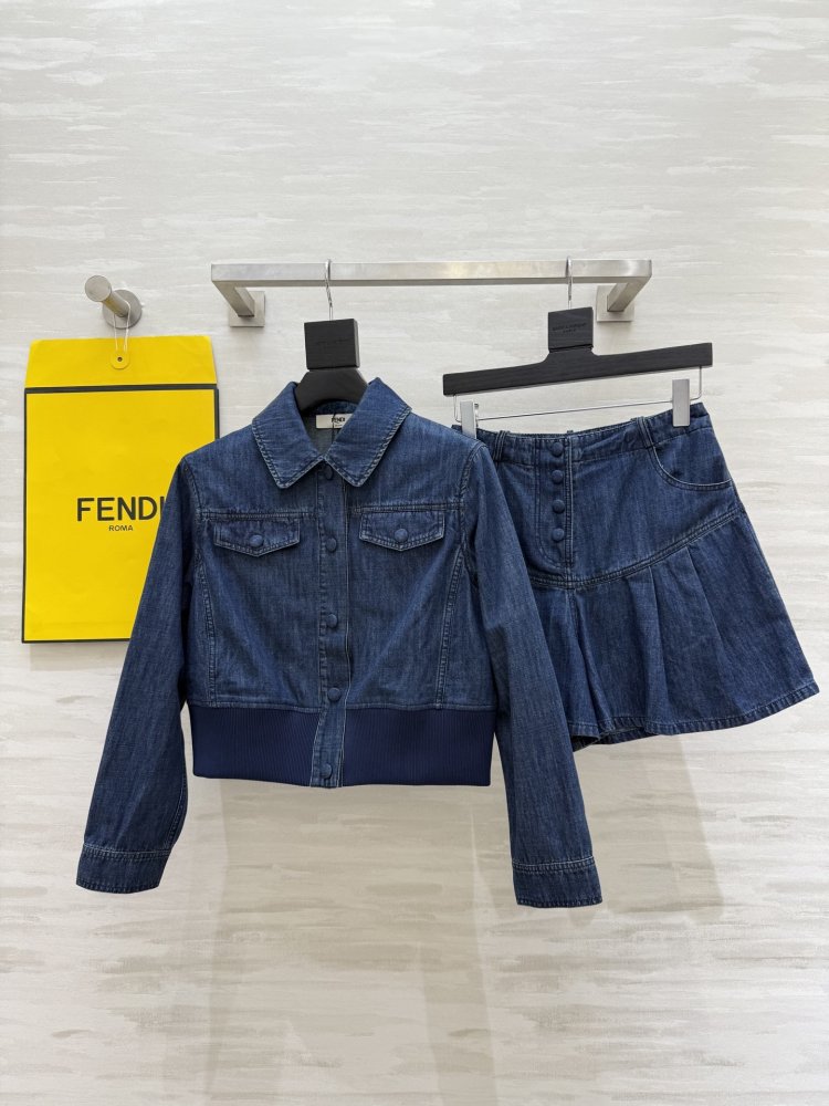 Костюм жіночий джинсовий