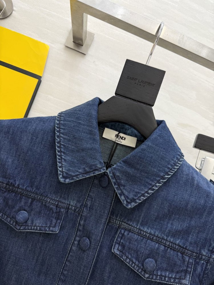 Костюм жіночий джинсовий фото 2