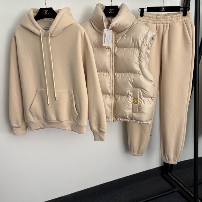 Костюм жіночий з трьох предметів