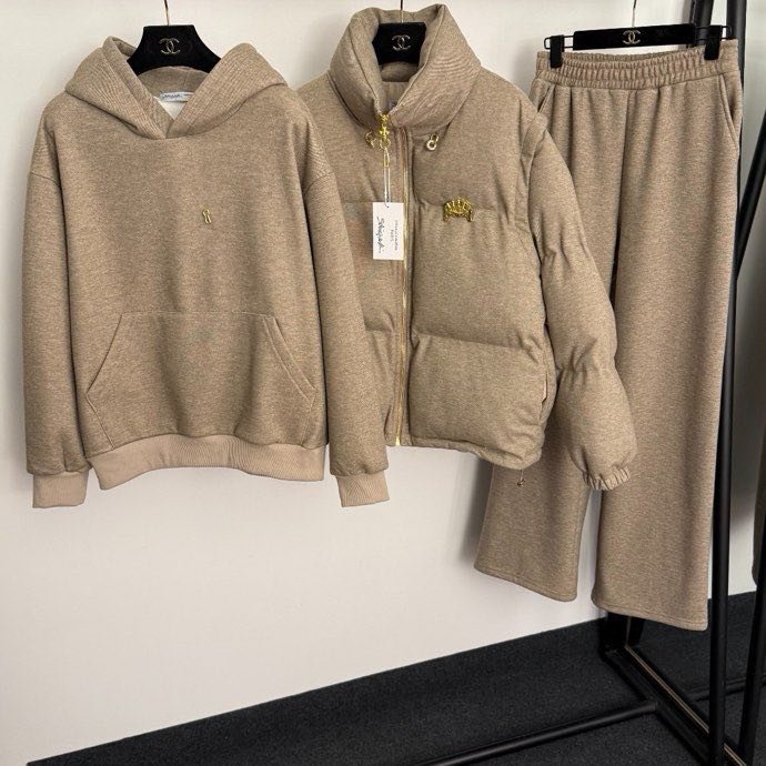 Костюм жіночий з трьох предметів