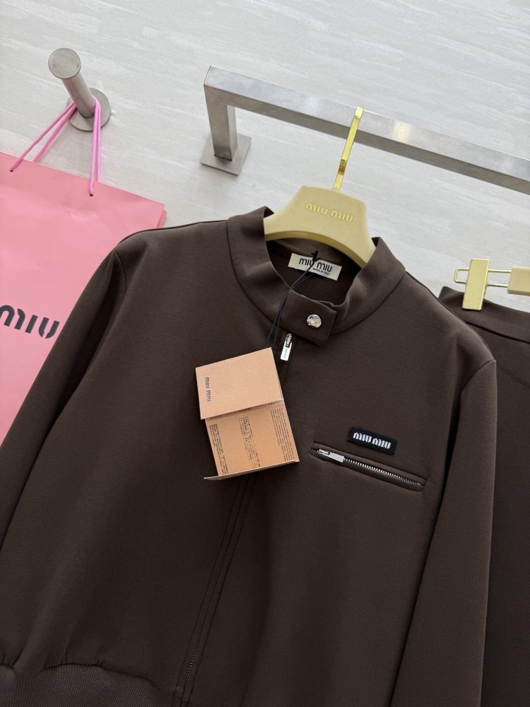 Костюм жіночий (кофта і спідниця) фото 2