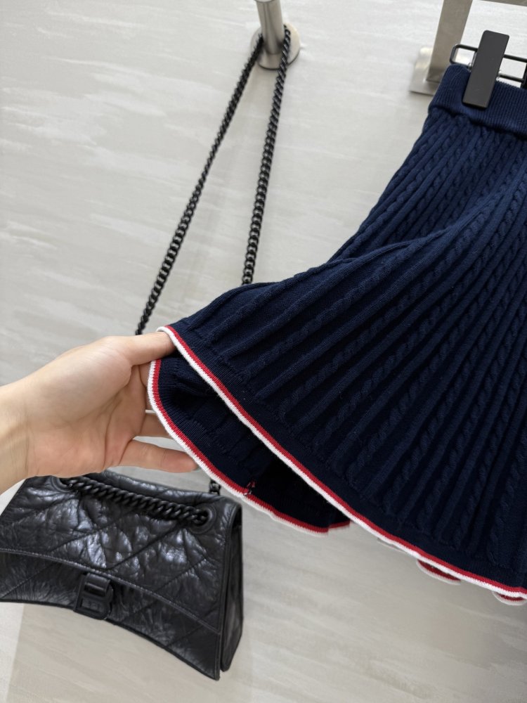 Костюм женский (кофта и юбка) фото 9