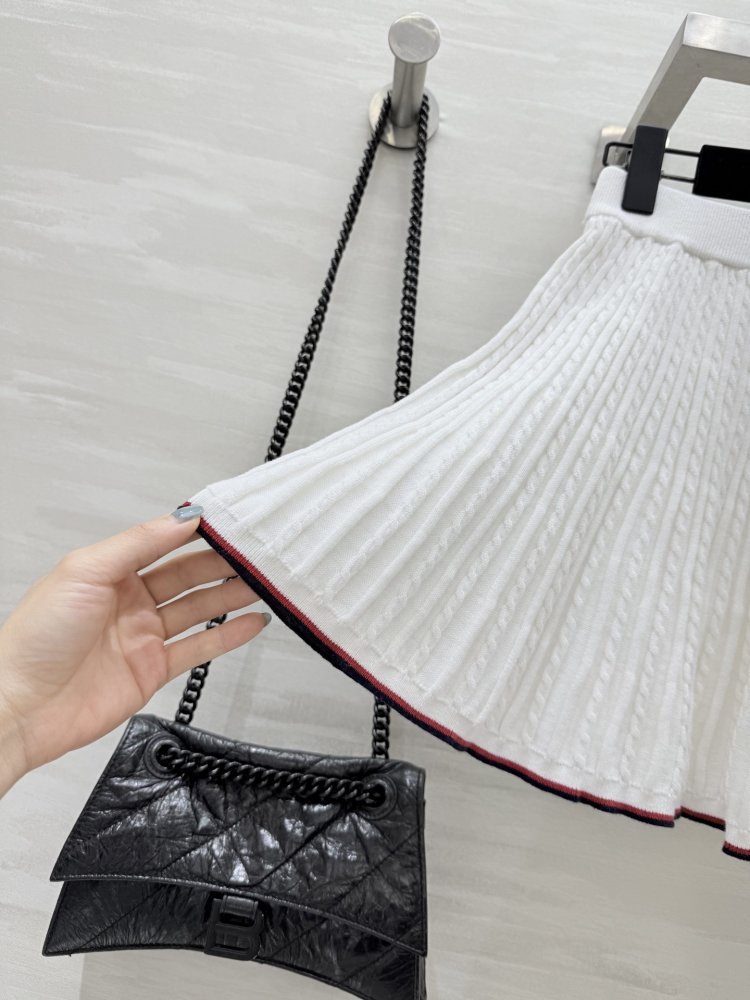 Костюм женский (кофта и юбка) фото 9