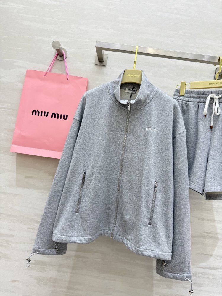 Костюм женский (кофта и шорты) фото 5