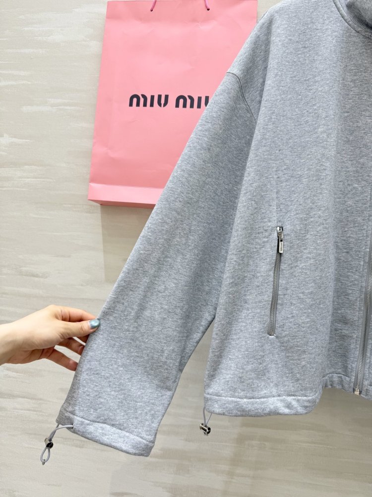 Костюм женский (кофта и шорты) фото 6