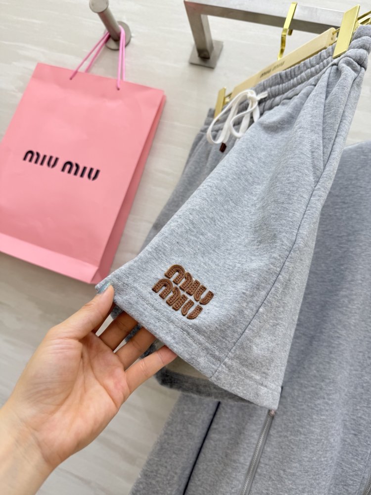 Костюм женский (кофта и шорты) фото 7