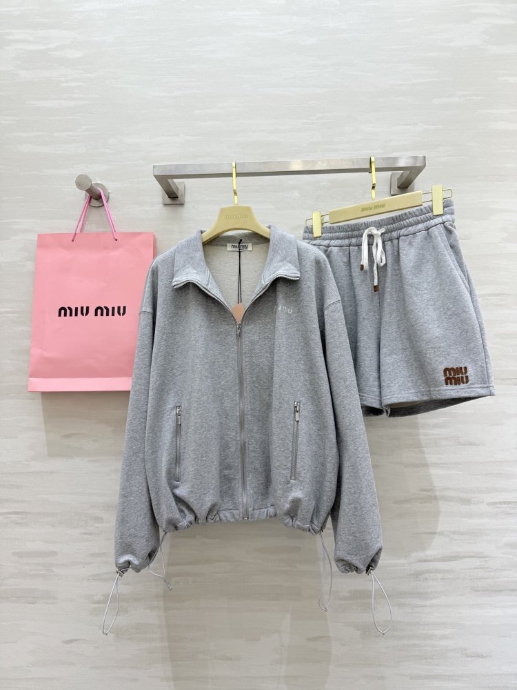 Костюм женский (кофта и шорты) фото 9