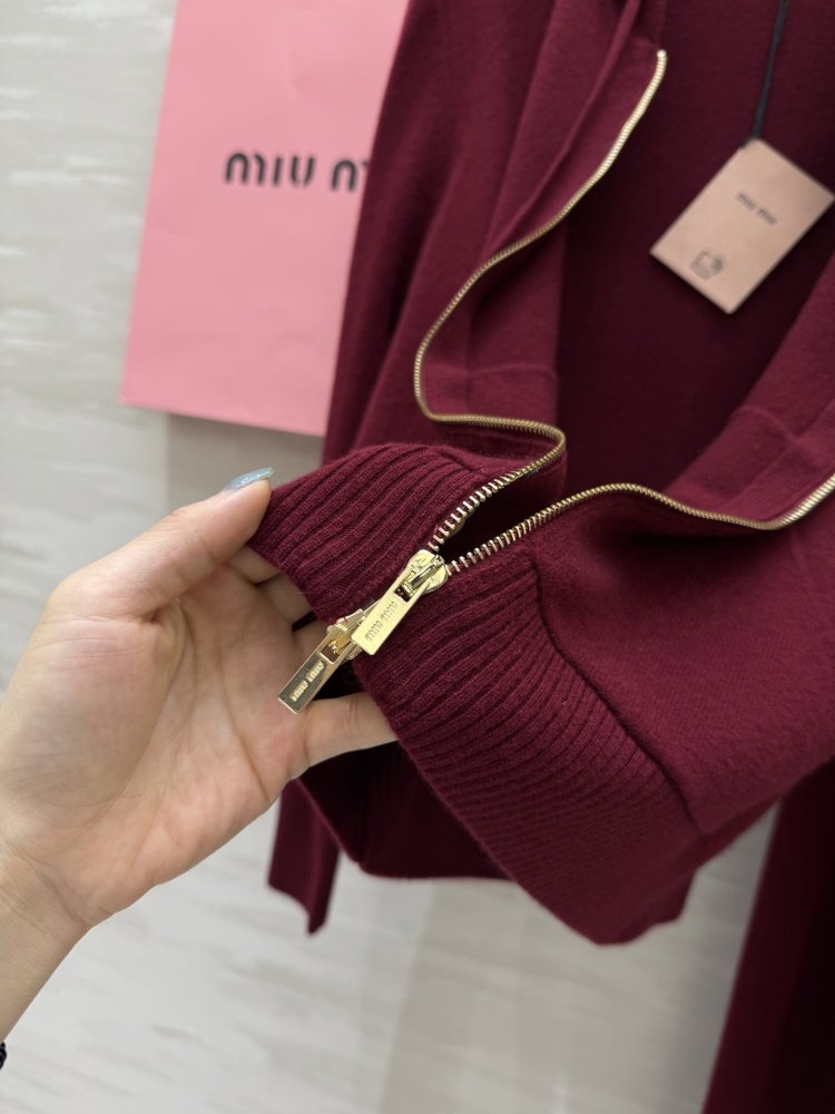 Костюм женский (кофта на молнии и брюки) фото 6