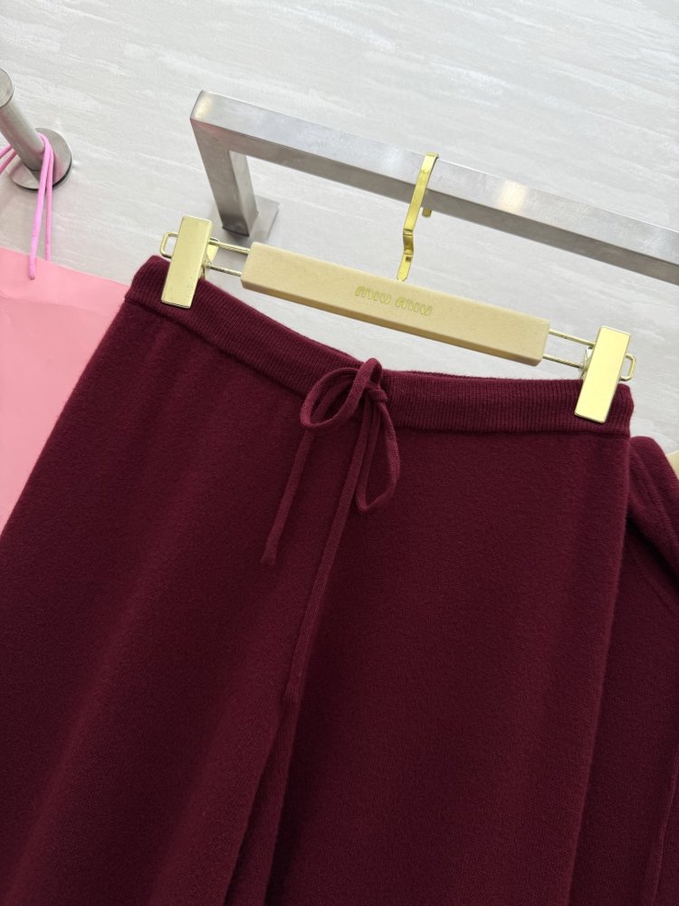 Костюм женский (кофта на молнии и брюки) фото 9