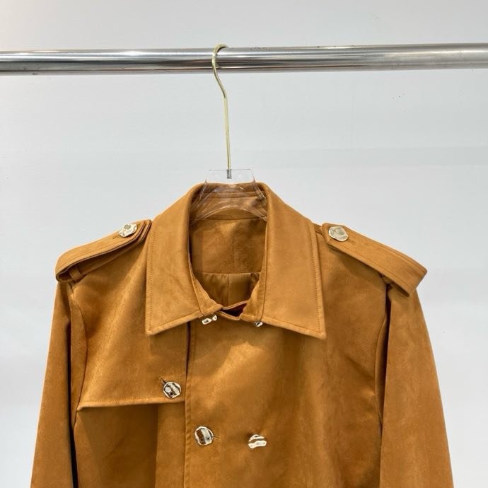 Костюм женский (кожаная куртка и юбка) фото 4