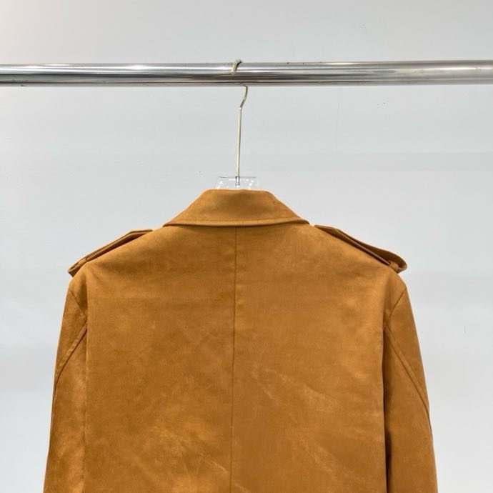 Костюм женский (кожаная куртка и юбка) фото 5