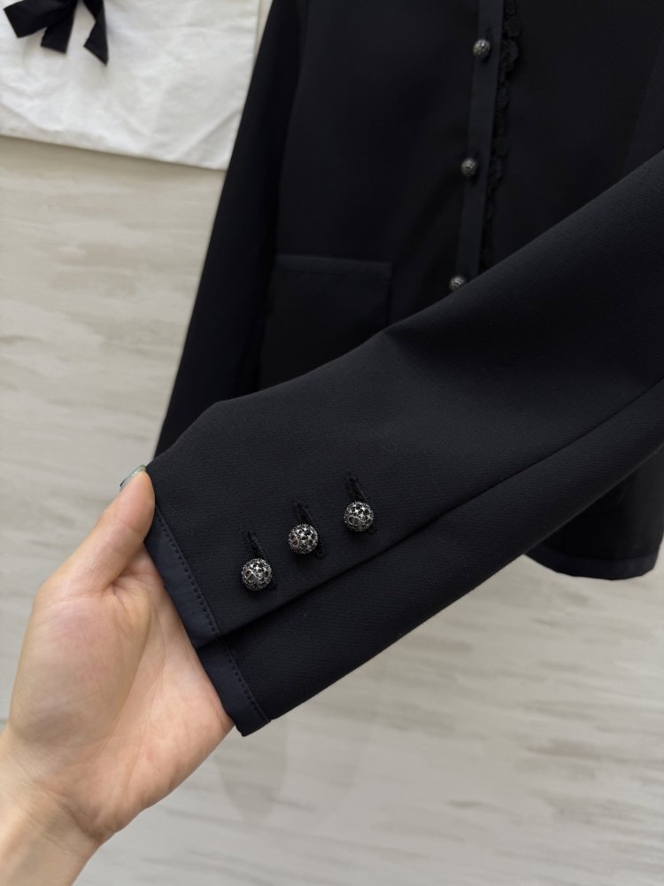 Костюм женский (куртка и юбка) фото 2