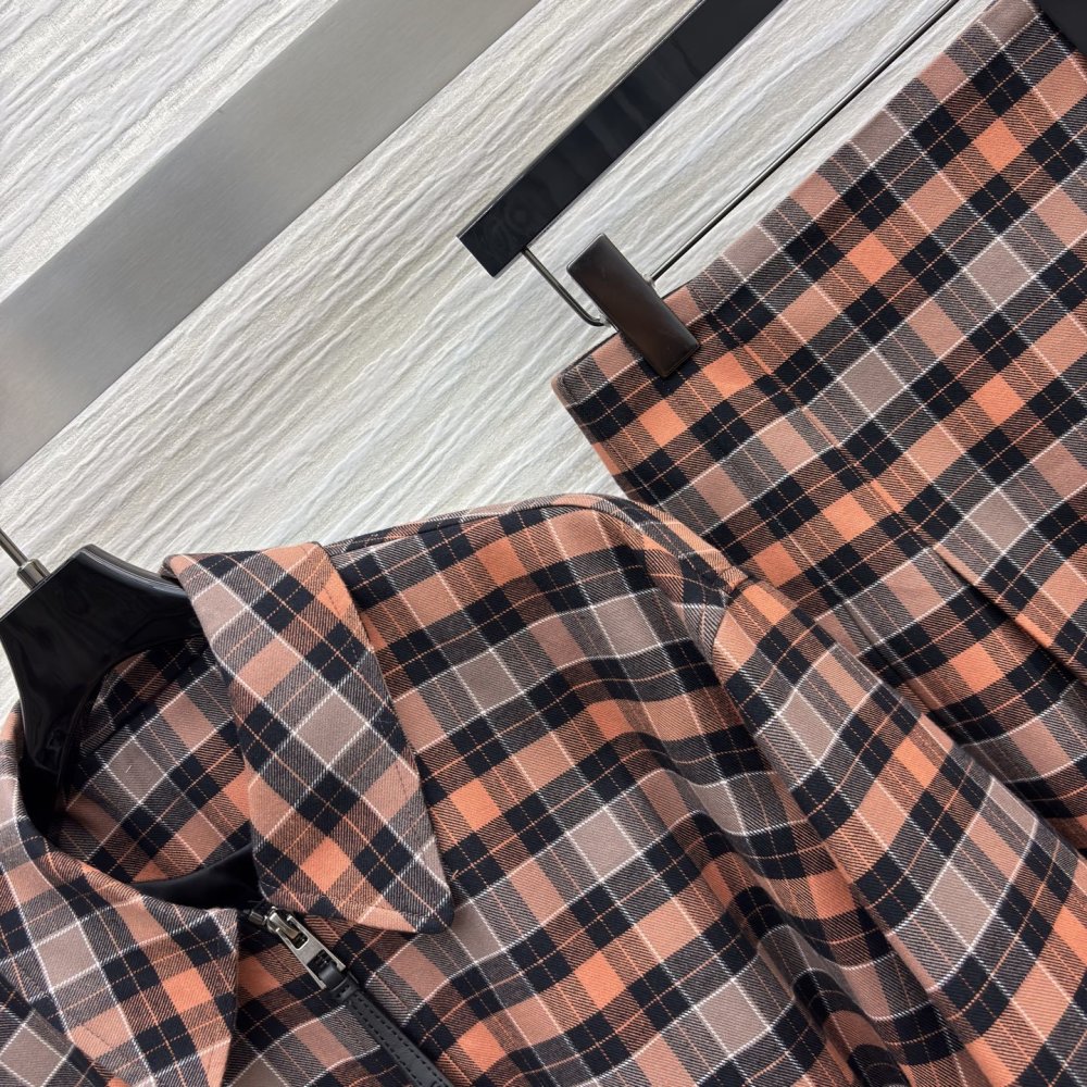 Costume female (jacket and skirt) фото 3