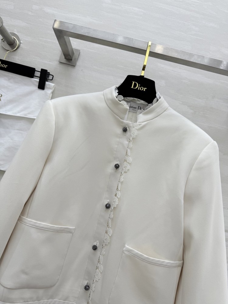 Костюм женский (куртка и юбка) фото 3