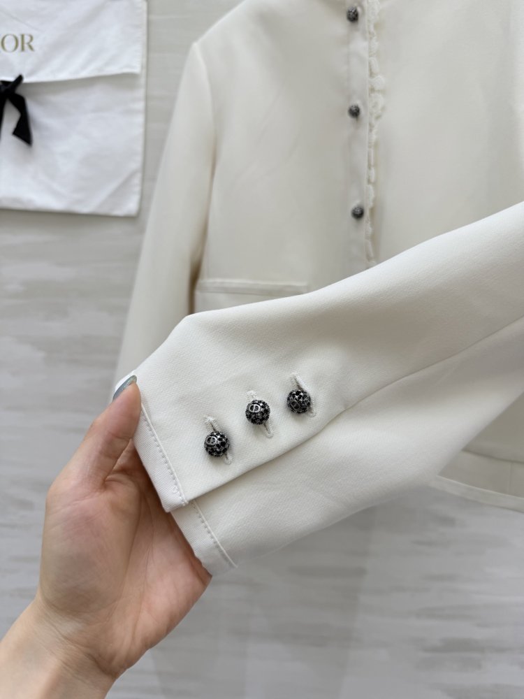 Костюм женский (куртка и юбка) фото 4