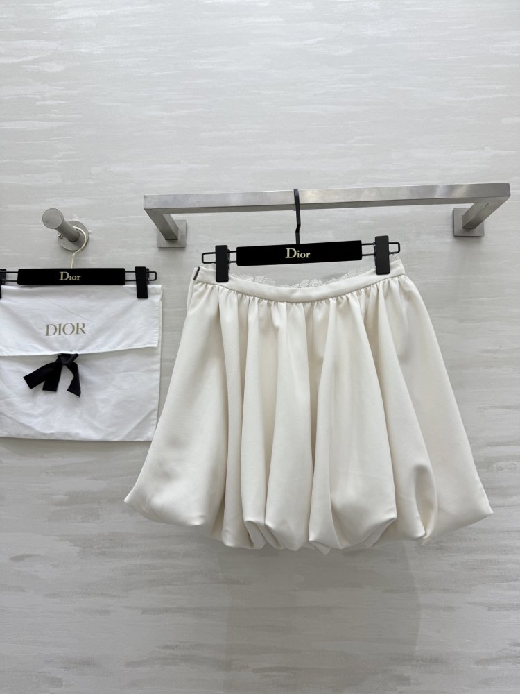 Костюм женский (куртка и юбка) фото 7