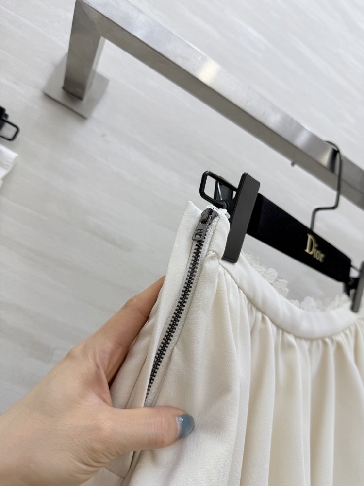 Костюм женский (куртка и юбка) фото 8