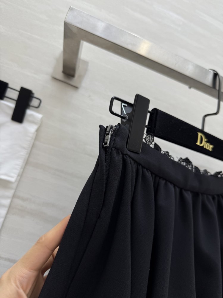 Костюм женский (куртка и юбка) фото 9