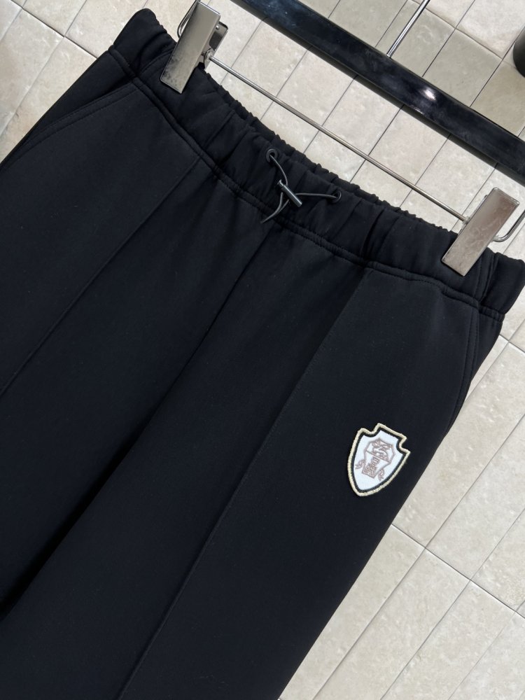 Костюм женский (куртки с капюшоном и штаны спортивные) фото 4