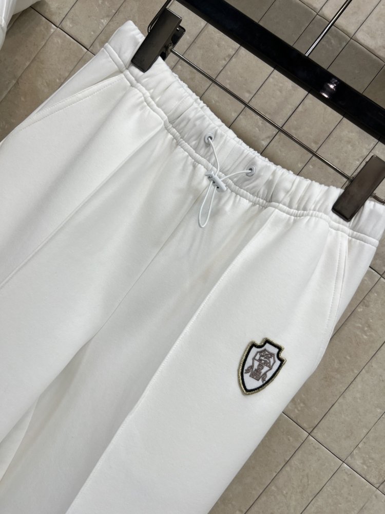 Костюм женский (куртки с капюшоном и штаны спортивные) фото 4